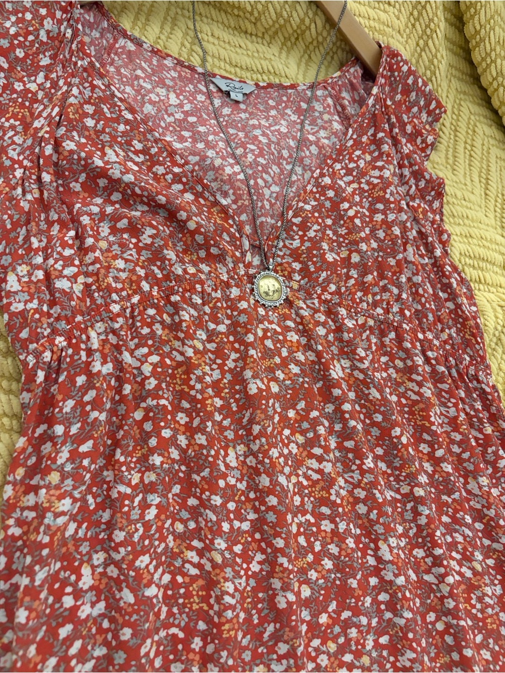 Rails Anika Red Ditsy Floral V-Neck Ruffle Mini Dress - Picture 7 of 9